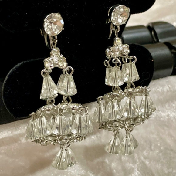 Vintage HATTIE CARNEGIE Austrian Crystal Chandelier Earrings RARE Retro Chic - Picture 8 of 15